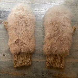 ombré fur knit mittens